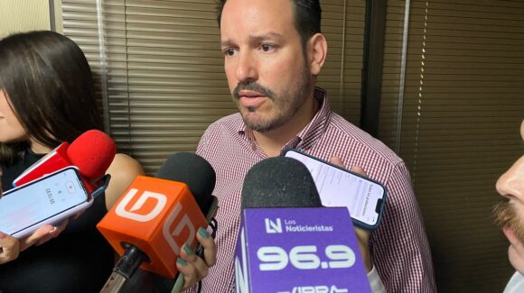 Avanza entrega de anticipos a proveedores de uniformes y útiles escolares de programa de Gobierno: Economía 