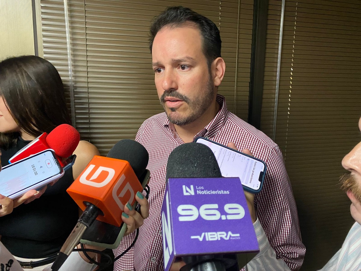 Avanza entrega de anticipos a proveedores de uniformes y útiles escolares de programa de Gobierno: Economía 