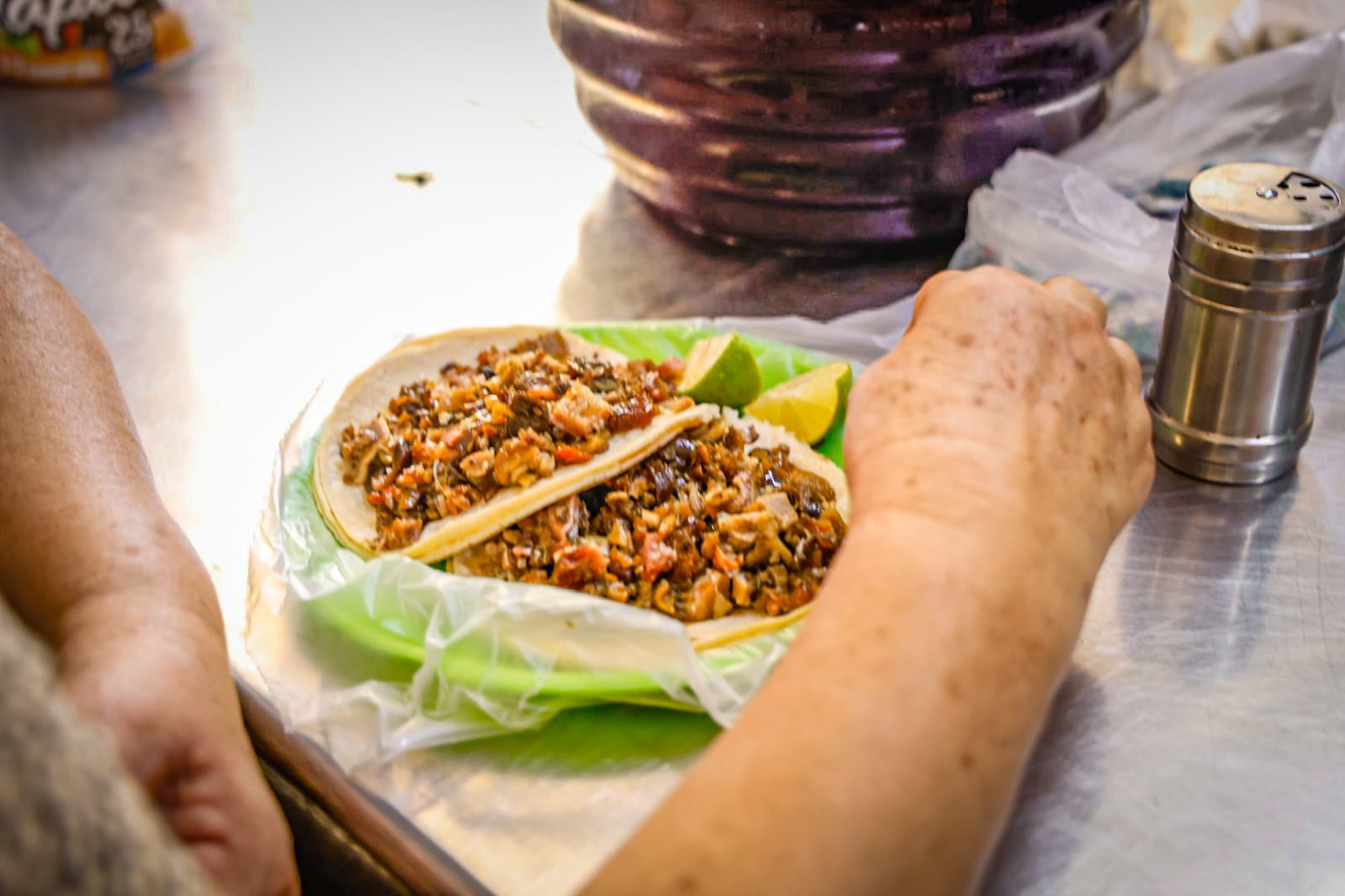 “Para bajar avión, tacos El Viejón”; conquistan el paladar de los culiacanenses con tripa, panza, buche y carnitas