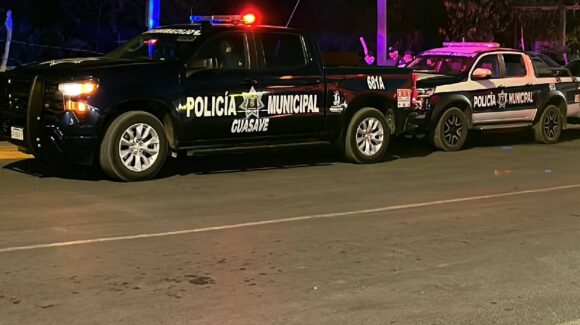 Sujetos armados despojan camioneta último modelo en Batamote, Guasave