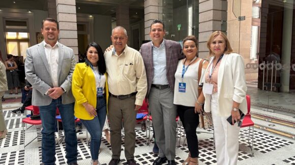 Cabildea alcaldesa de Choix en Chihuahua la construcción de la supercarretera; no quiere que se caiga el proyecto