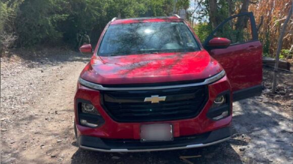 ¡Estaba abandonada! Militares recuperan en Tabalá, Culiacán, camioneta robada