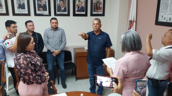 Renuncia Isaura Bejarano a la Secretaría del Ayuntamiento de Salvador Alvarado; asume el cargo Fernando Ruíz Carrillo