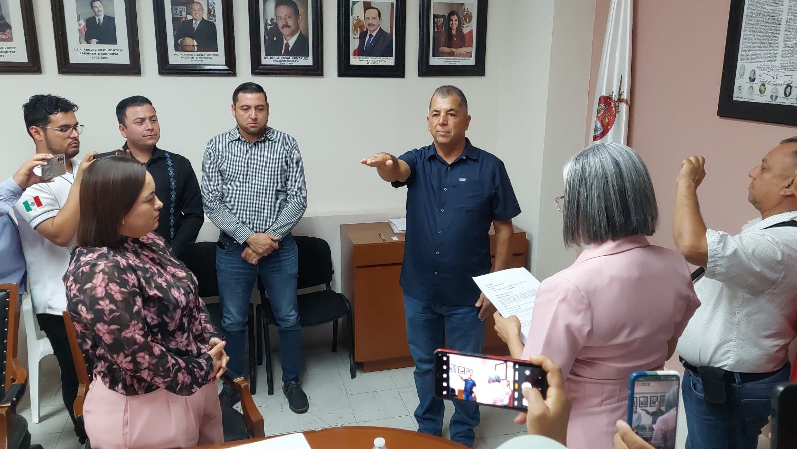 Renuncia Isaura Bejarano a la Secretaría del Ayuntamiento de Salvador Alvarado; asume el cargo Fernando Ruíz Carrillo