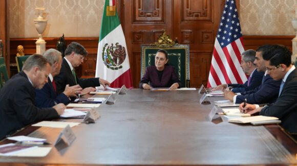 ¿Qué le dijo Sheinbaum a Christopher Landau sobre las redadas antimigrantes?