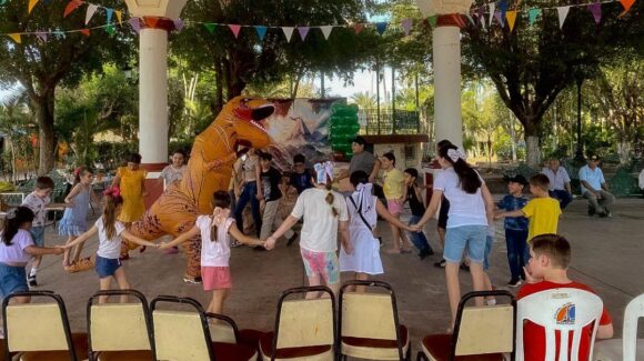 Reviven niños de El Quelite la era de los dinosaurios, con la Odisea Jurásica en Mazatlán