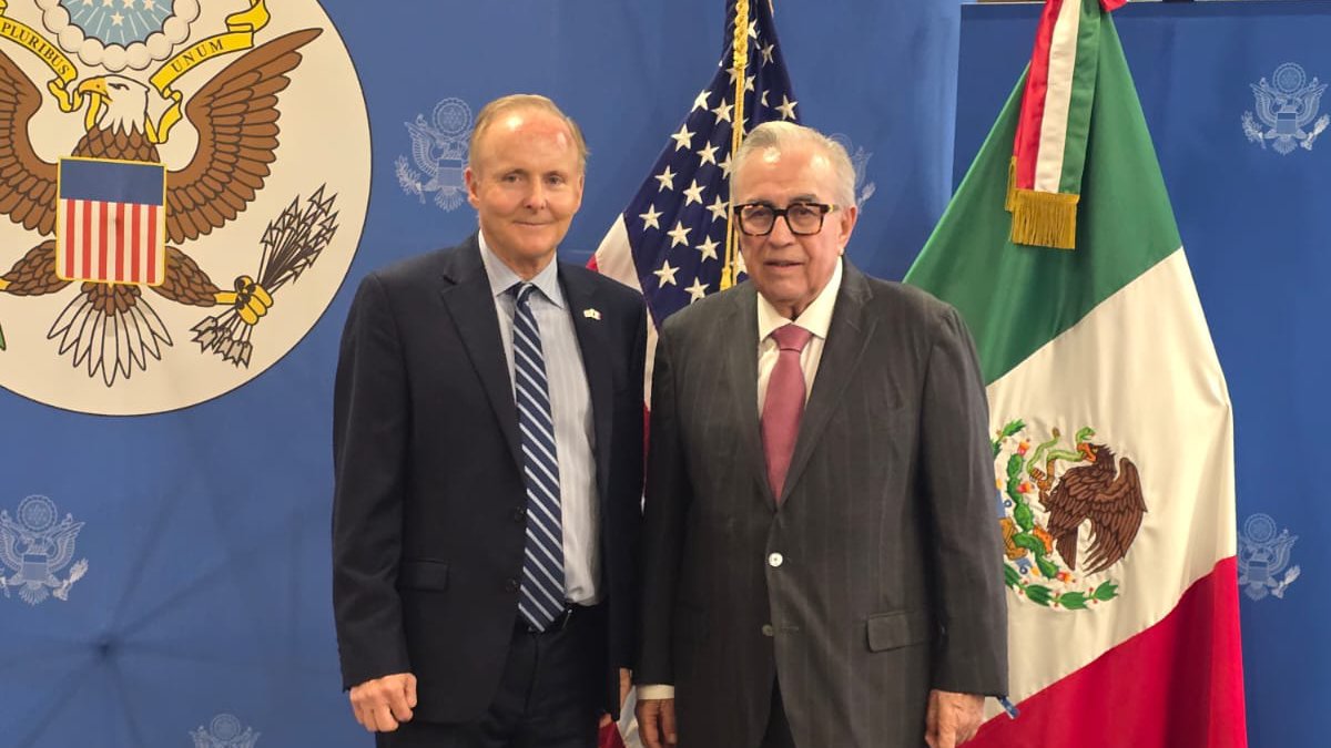 Rocha Moya asiste a evento por el 249 aniversario de la independencia de EUA en Hermosillo