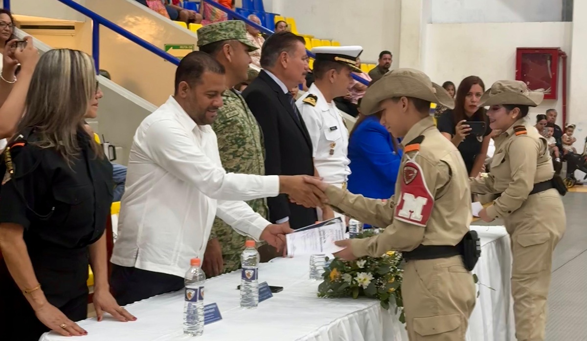 Se gradúan alumnos del Colegio Militarizado Nuevo México, en Mazatlán