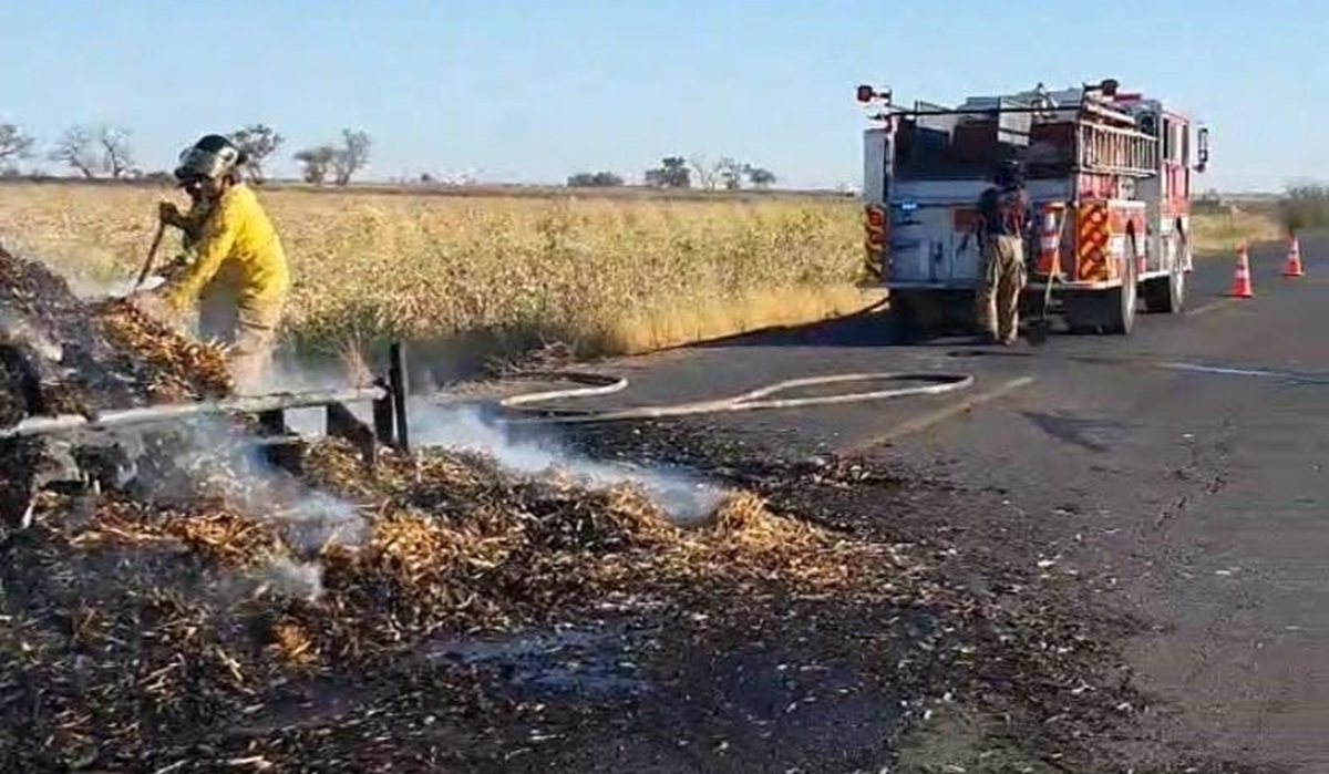 Se incendia remolque con pacas en carretera de Sinaloa municipio