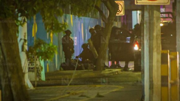 Detienen a sujetos vestidos de policías estatales tras balacera por la Obregón, en Culiacán