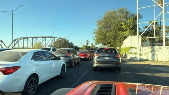 ¡Tome precaución! Se registra caos vial en el Malecón Viejo, Culiacán, por rodada y un accidente
