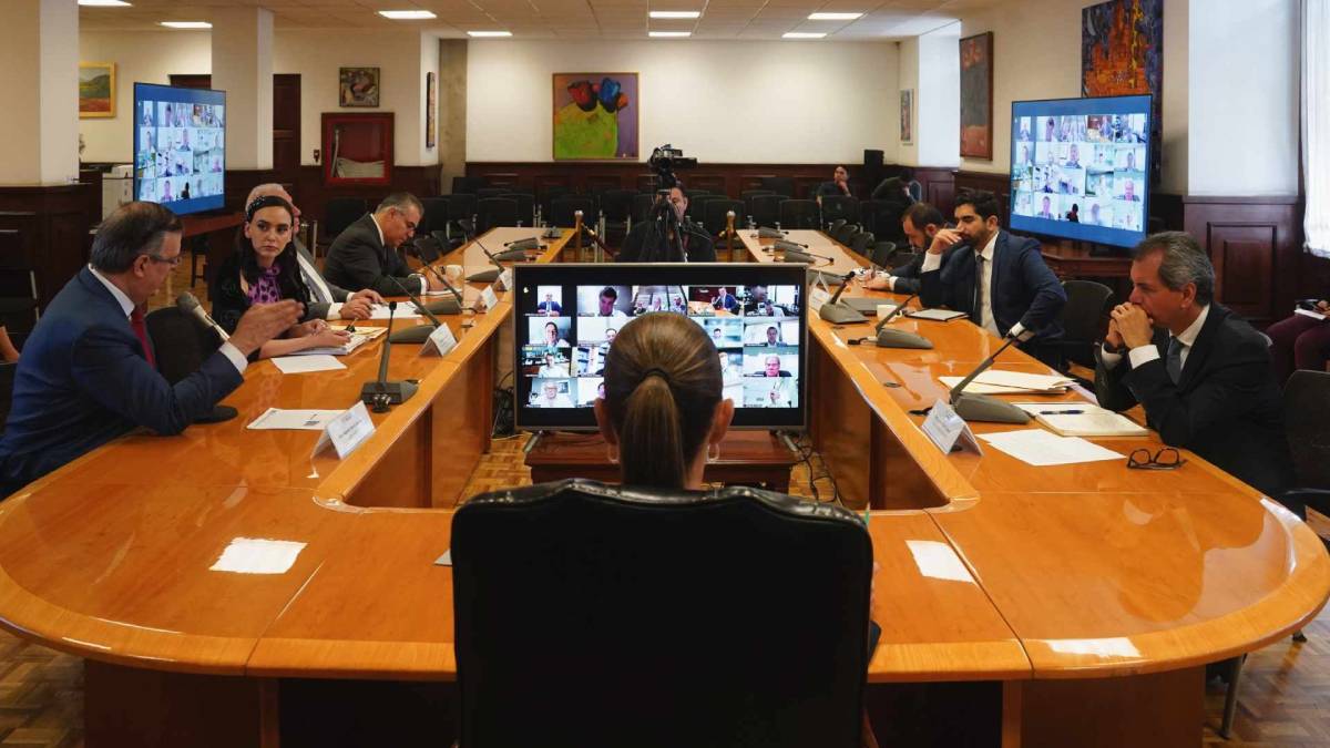 Sheinbaum se reúne con empresarios y funcionarios para abordar aranceles de EE.UU.