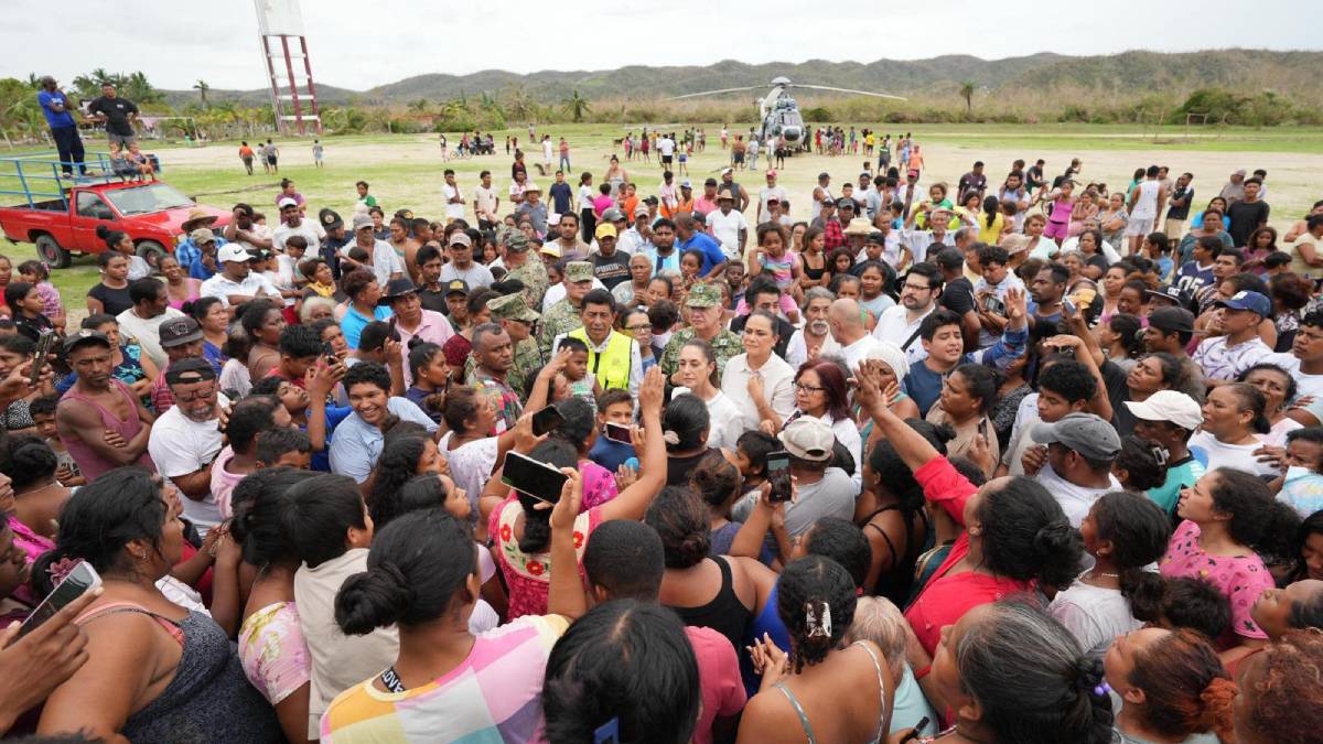 Sheinbaum visita Corralero, Oaxaca, para coordinar apoyos a damnificados por el huracán Erick