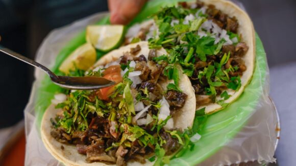 “Para bajar avión, tacos El Viejón”; conquistan el paladar de los culiacanenses con tripa, panza, buche y carnitas