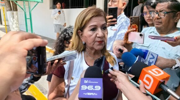 “Es un ejercicio cívico que va irse fortaleciendo”; emite su voto la diputada Teresa Guerra en La Campiña