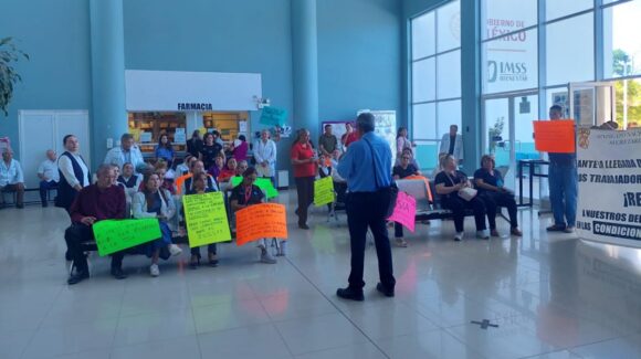 “Queremos regresar a la Secretaría de Salud”: Claman trabajadores de la institución en Los Mochis