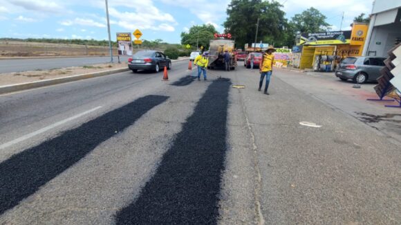 Avanzan trabajos de bacheo en distintos puntos de Culiacán para mejorar la movilidad urbana