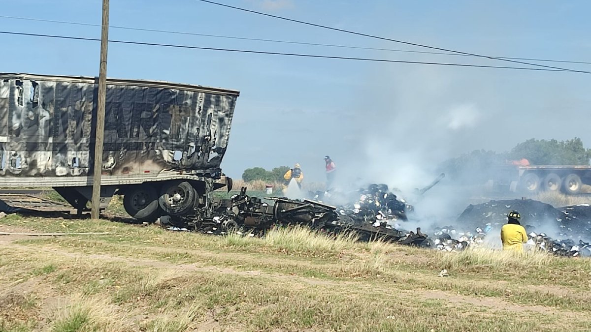 trailer quemado en la mexico quince al norte de sinaloa