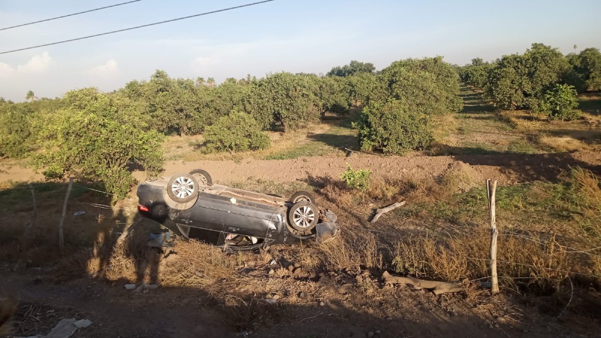 Volcadura en la carretera Guasave-León Fonseca