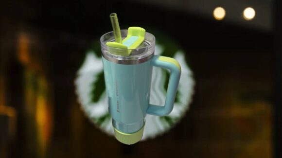 Regresa el azul… Starbucks anuncia el vaso Stanley a lanzar el 30 de junio