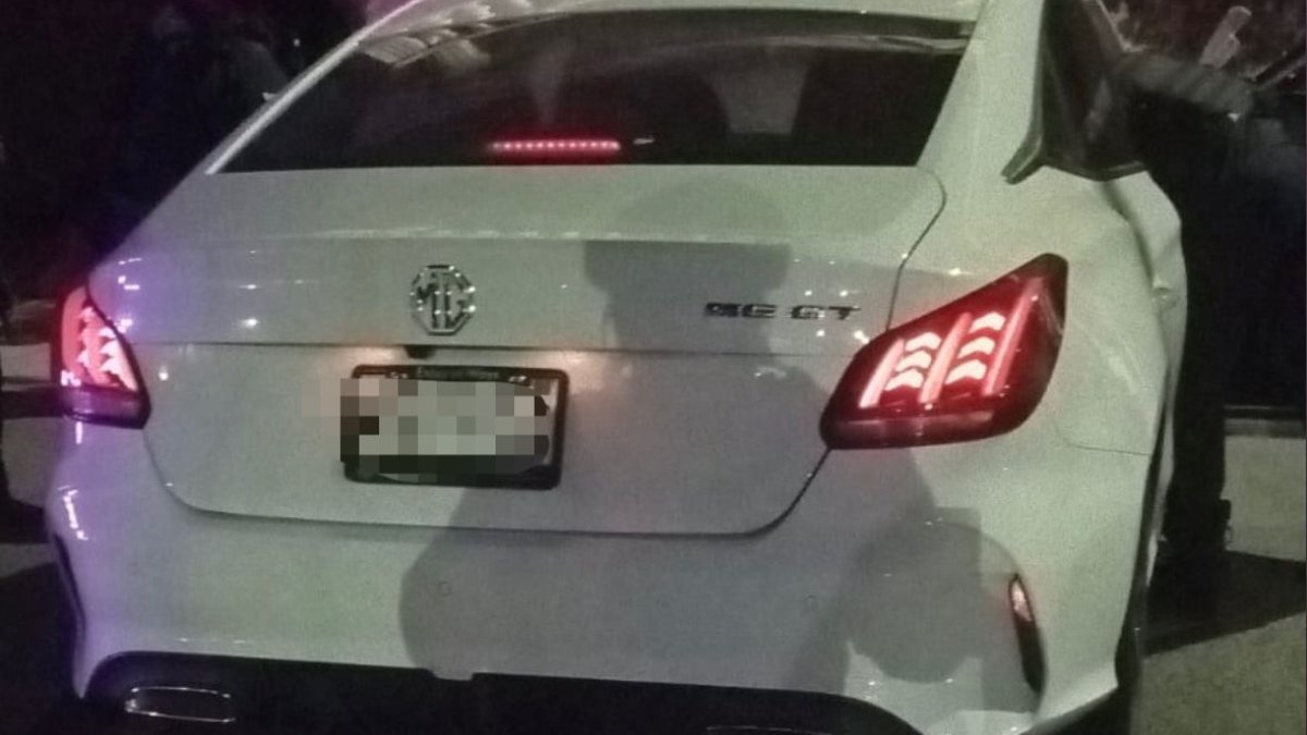 vehículo blanco despojado en culiacan