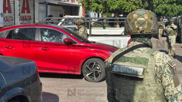 Espera FGE cateo a taller de la Hidalgo en Culiacán; carros baleados afuera tenían reporte de robo