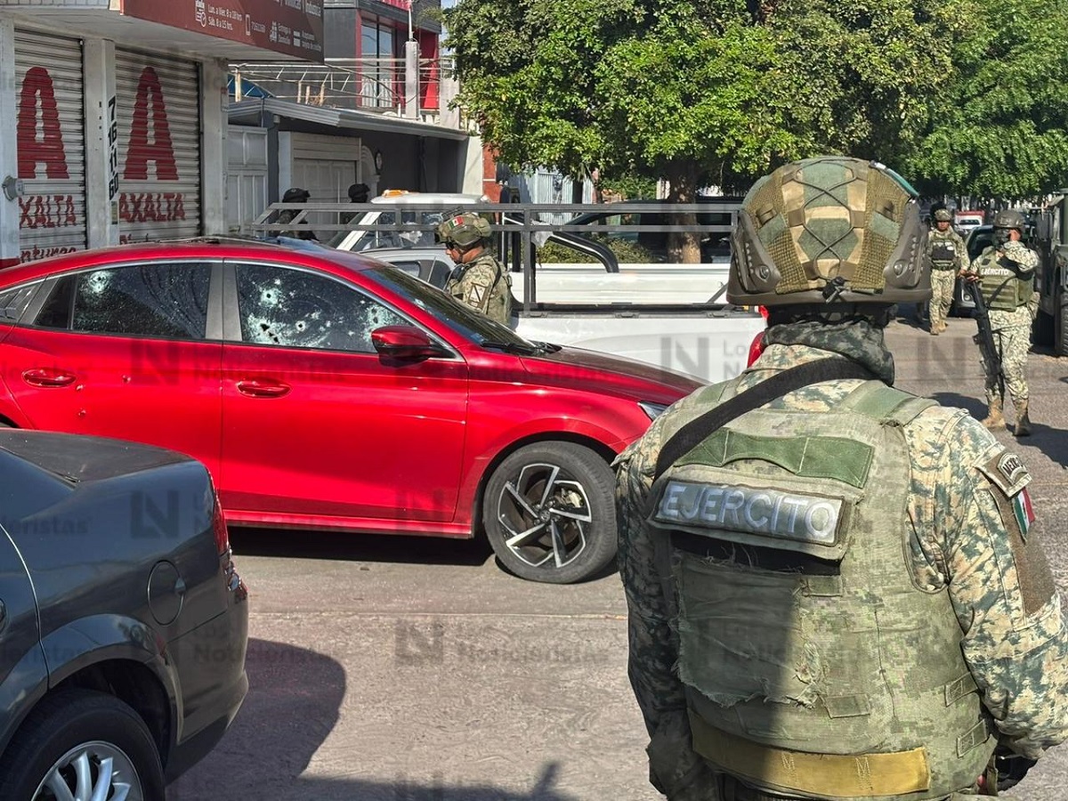 Atacan a balazos al menos tres vehículos afuera de taller de multiservicios por el bulevar Madero en la Miguel Hidalgo, Culiacán