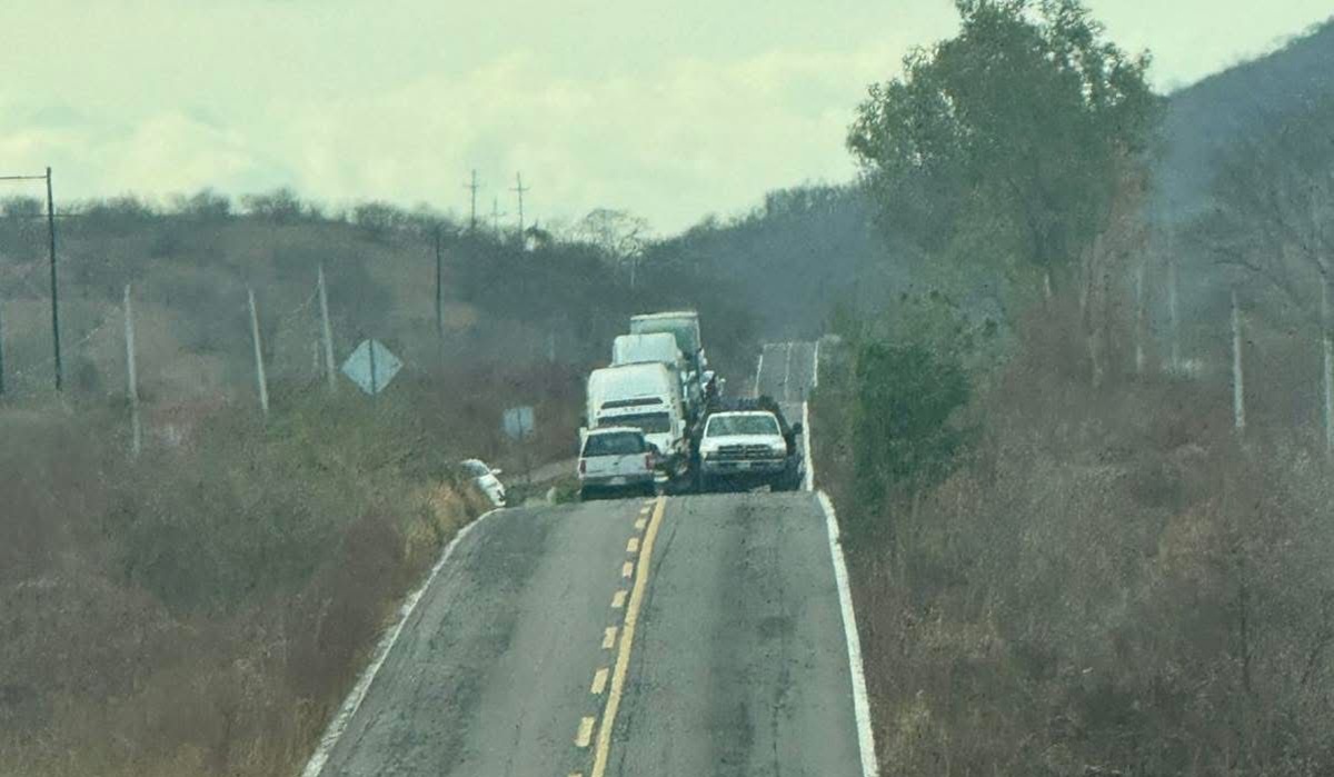 Volcadura en la carretera Mazatlán-Culiacán