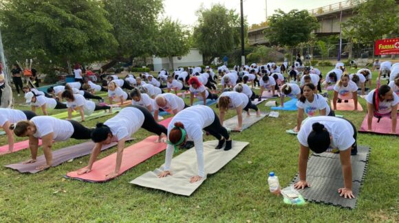 El Yoga Fest 2025 llena de energía y color el Malecón de Guasave