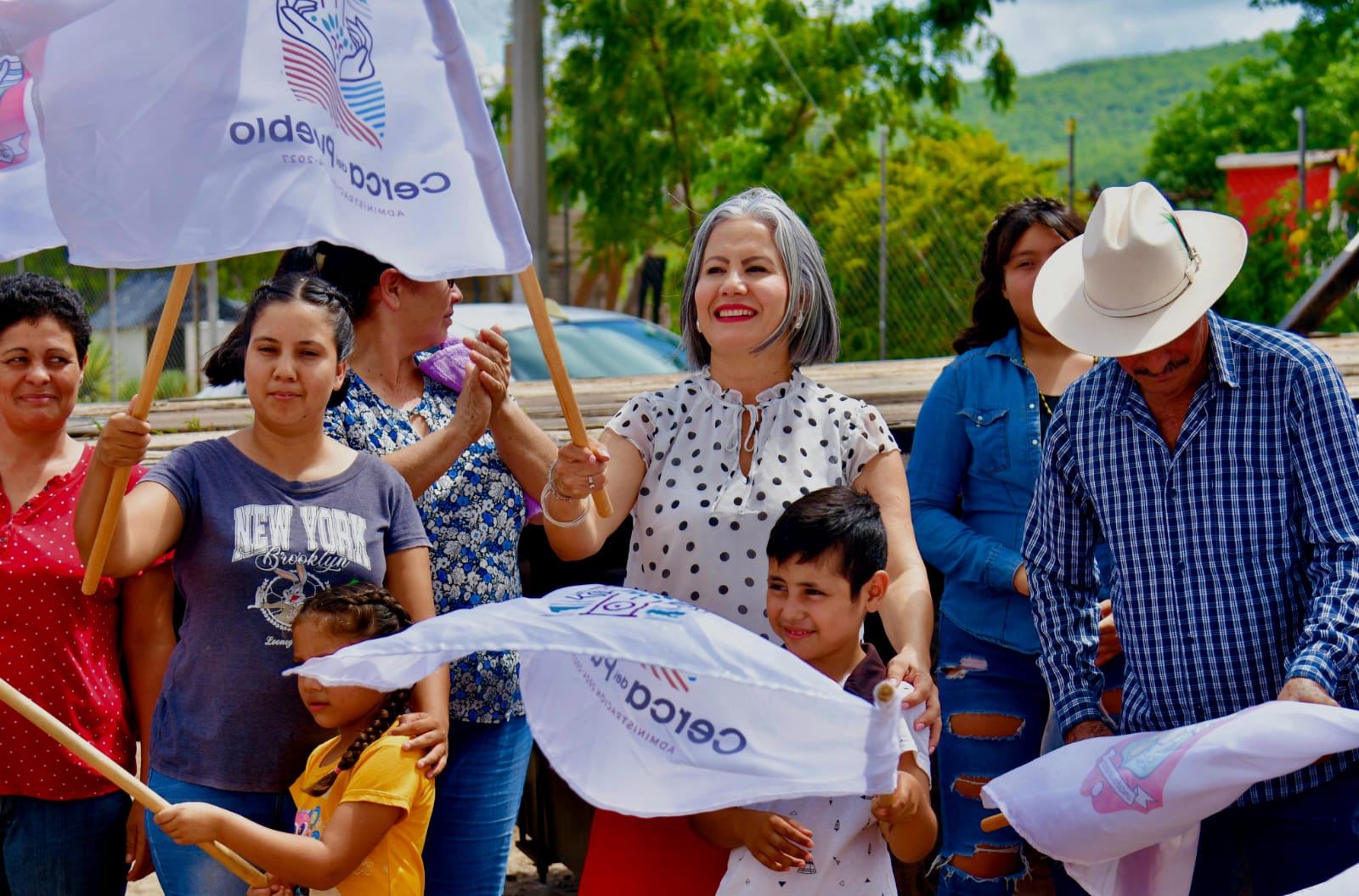 Alcaldesa inaugura obras de electricidad en Salvador Alvarado
