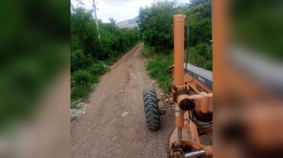 Asegura Gobierno de Mazatlán que van raspados 439.58 km de caminos rurales y urbanos