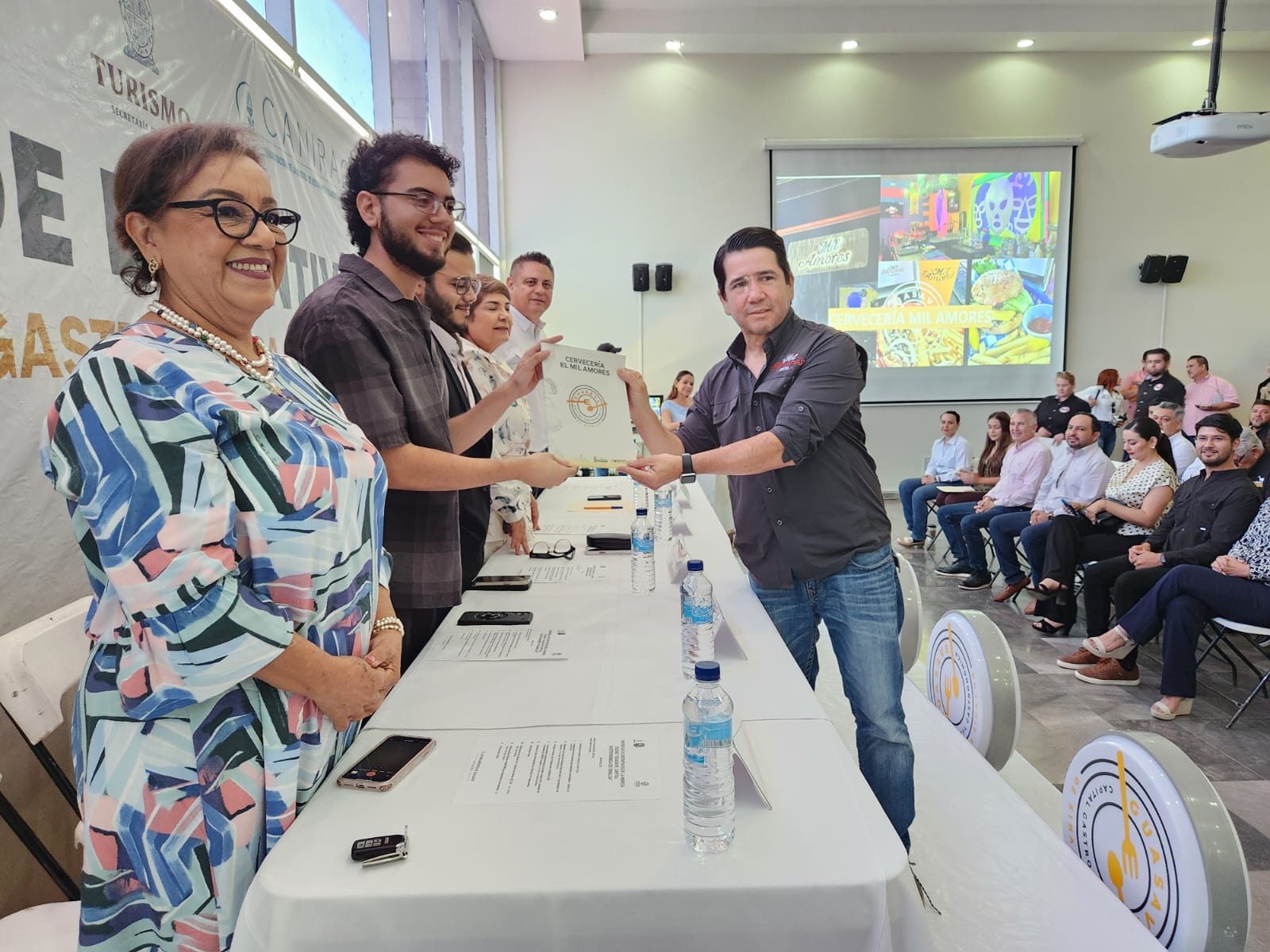 Canirac entrega insignia a 41 restaurantes en Guasave