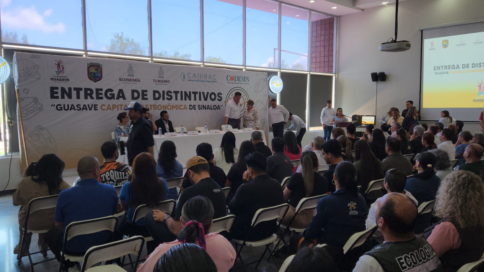 Canirac entrega insignia a 41 restaurantes en Guasave