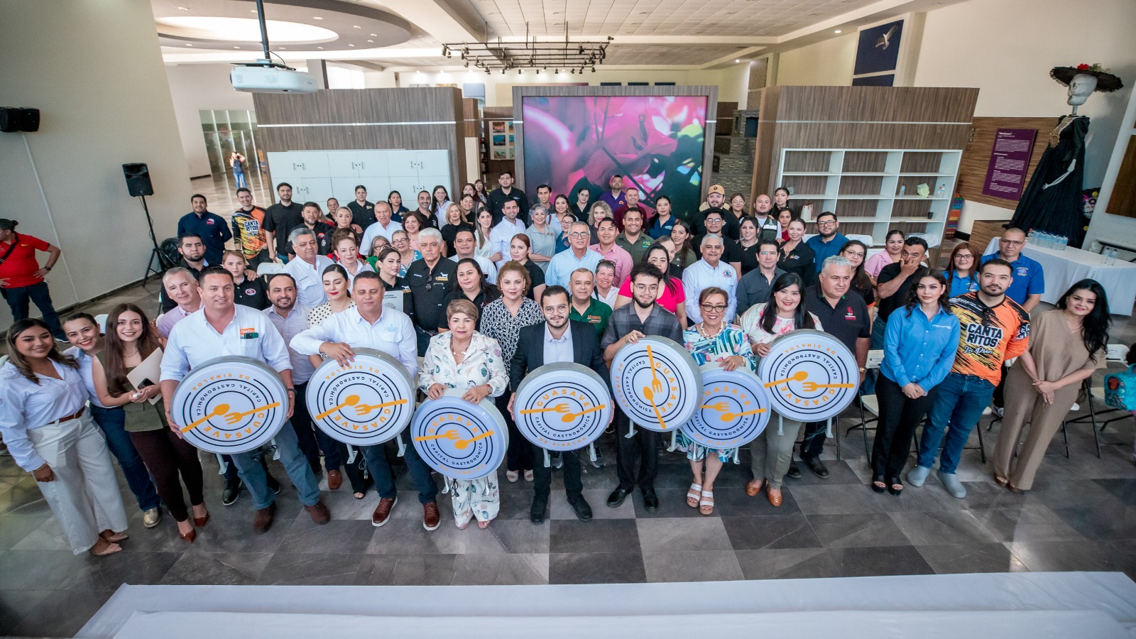 Canirac entrega insignia a 41 restaurantes en Guasave
