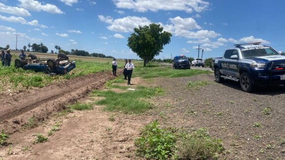 Carambola en Guasave  termina en volcadura y deja un hombre lesionado