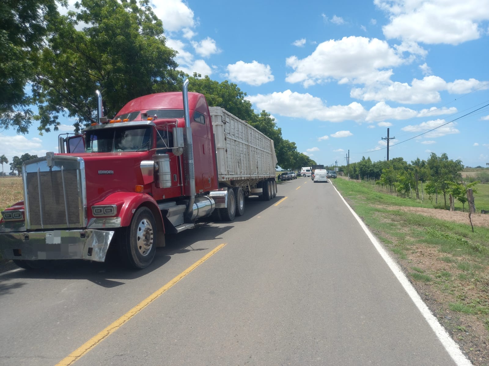 Carambola en Guasave termina en volcadura y deja un hombre lesionado