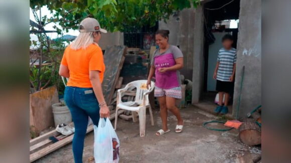 Carnes Selectas Nayarit tiende la mano a familias desplazadas en Mazatlán con entrega de despensas