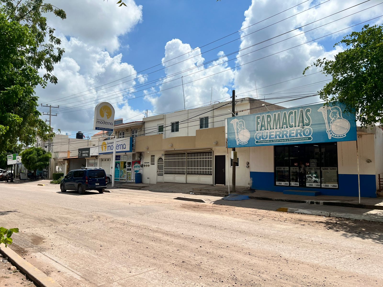 Comercios aledaños al IMSS Bienestar en Guamúchil