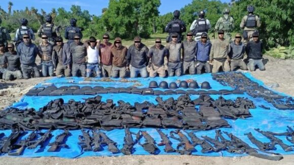 Harfuch captura a 18 sicarios con arsenal en Aguascalientes tras jornada violenta y narcobloqueos