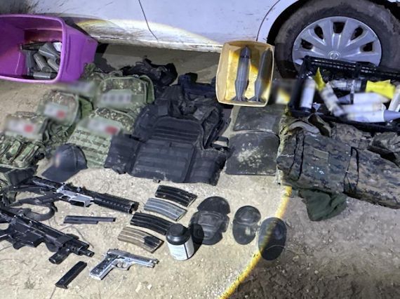 Ejército asegura armas, explosivos improvisados, equipo táctico y un vehículo en Aguaruto