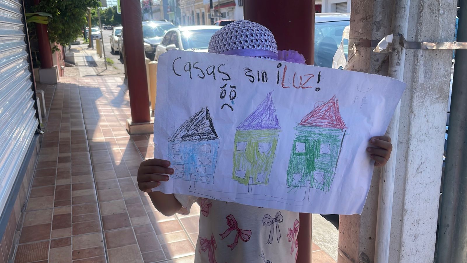 Habitantes de Tepuche y Jesús María protestan en CFE tras 21 días sin luz