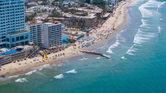 Hoteleros comienzan a percibir ocupaciones del 80 por ciento en vacaciones de verano en Mazatlán
