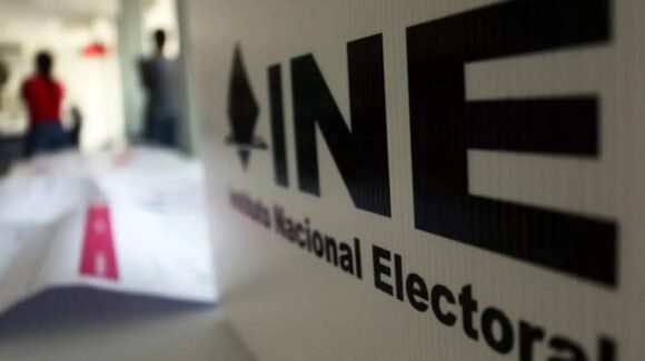 Sheinbaum critica al INE por sanciones sobre ‘acordeones’ y espera fallo del TEPJF