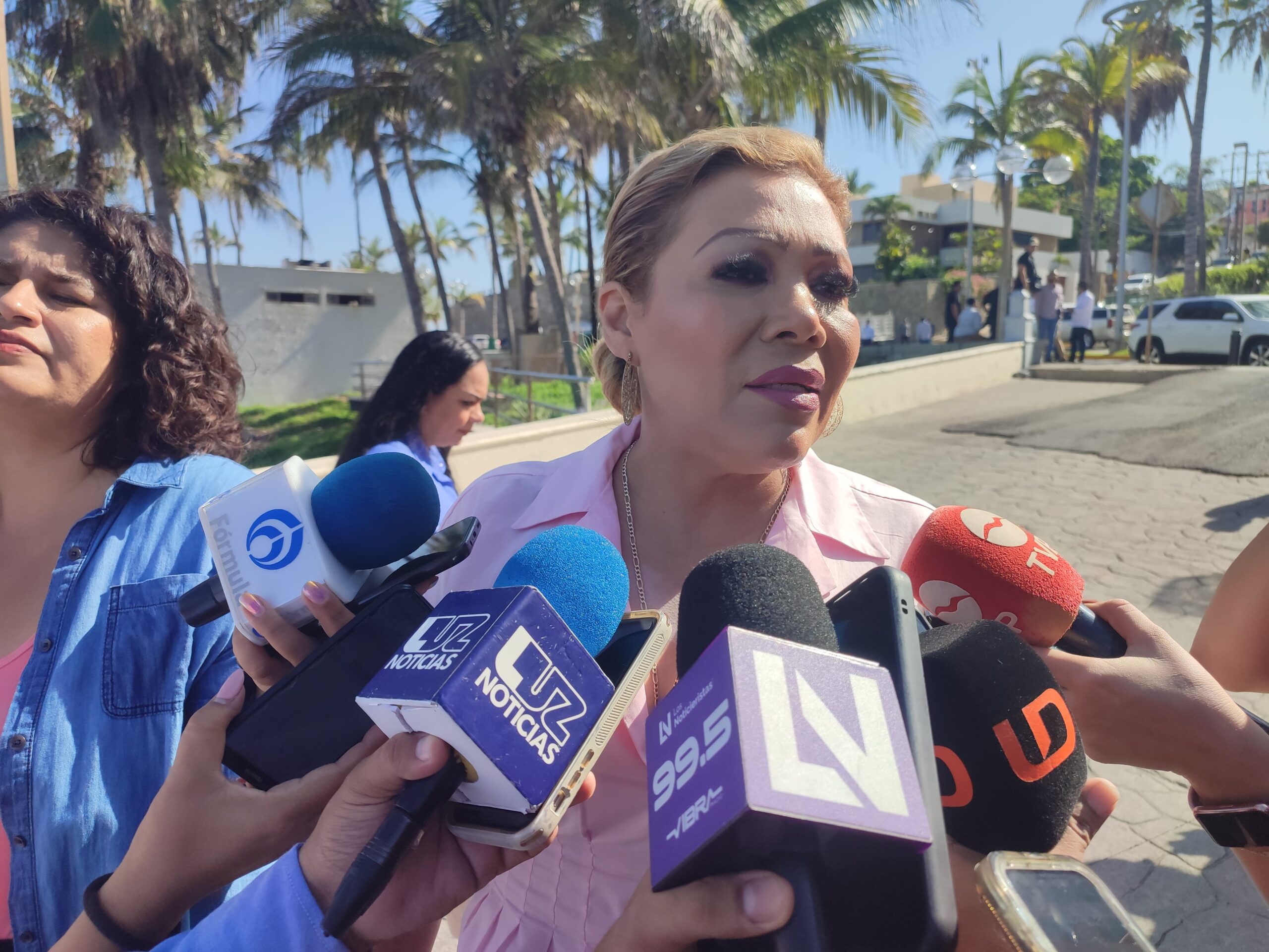 La alcaldesa de El Rosario, Claudia Liliana Valdez Aguilar
