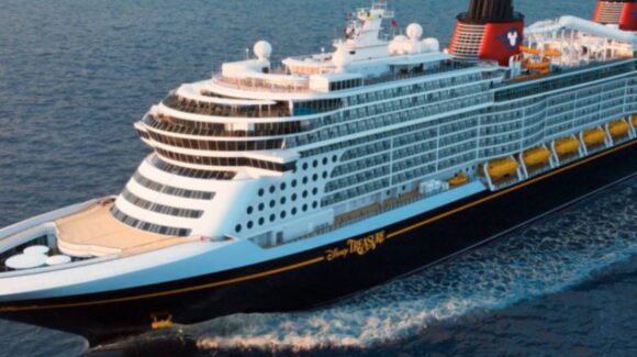 Padre salta desde crucero de Disney para rescatar a su hija en altamar