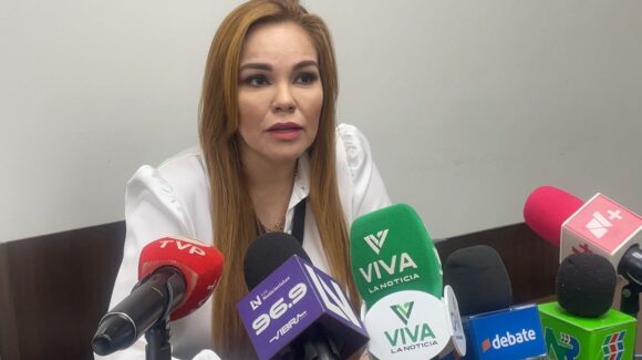 Grupo armado despoja camioneta a la diputada del PRI, Paola Gárate, en la colonia Guadalupe de Culiacán, Sinaloa