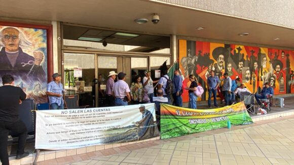 Productores mantendrán toma del Palacio al no haber avances tras reunión con funcionarios