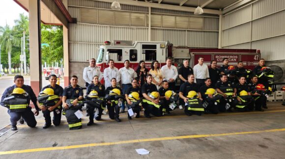 Reciben 20 bomberos de Culiacán equipo nuevo para mejorar su labor