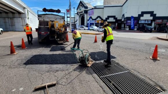Hemos trabajado de manera preventiva en las principales vialidades de Culiacán para evitar baches: Gámez Mendívil