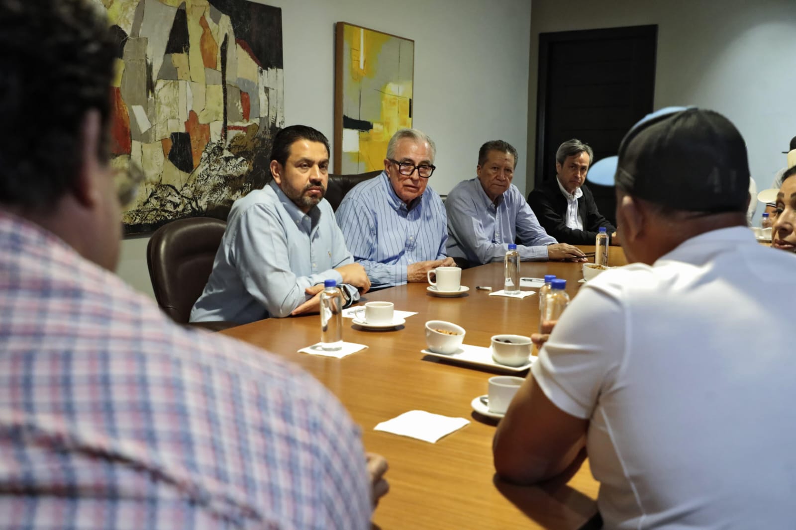 Reunión del gobernador Rocha con productores
